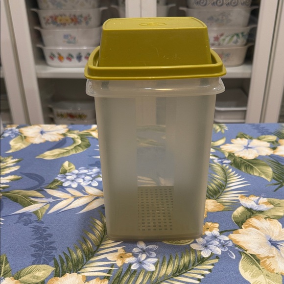 Tupperware Green Pickle Container - Picture 3 of 13